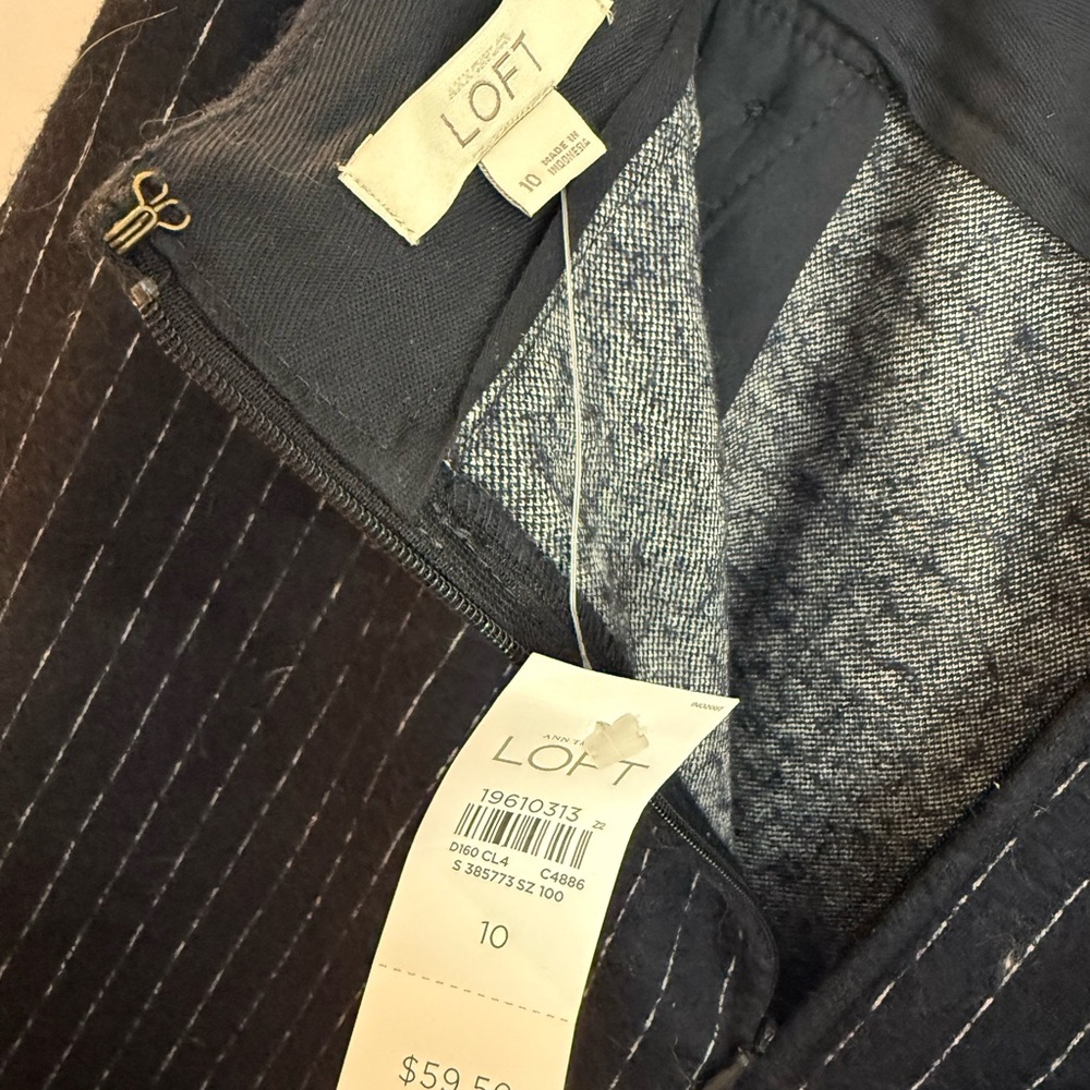 Brand New! Ann Taylor Loft Navy and Gray Pinstripe Pencil Skirt. - Picture 4 of 5